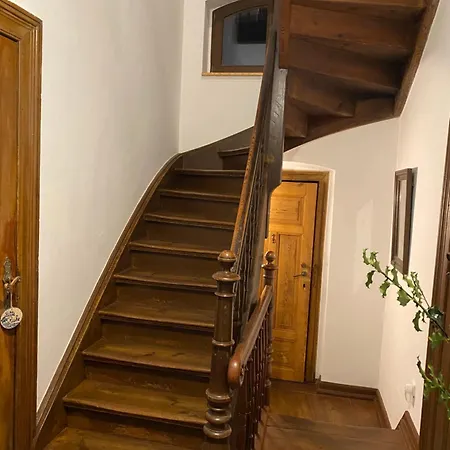 Charmante Dachgeschosswohnung Im Historischen Gutshaus *